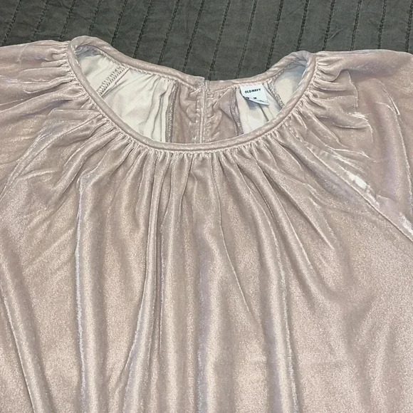 Beautiful velour top - Picture 3 of 6